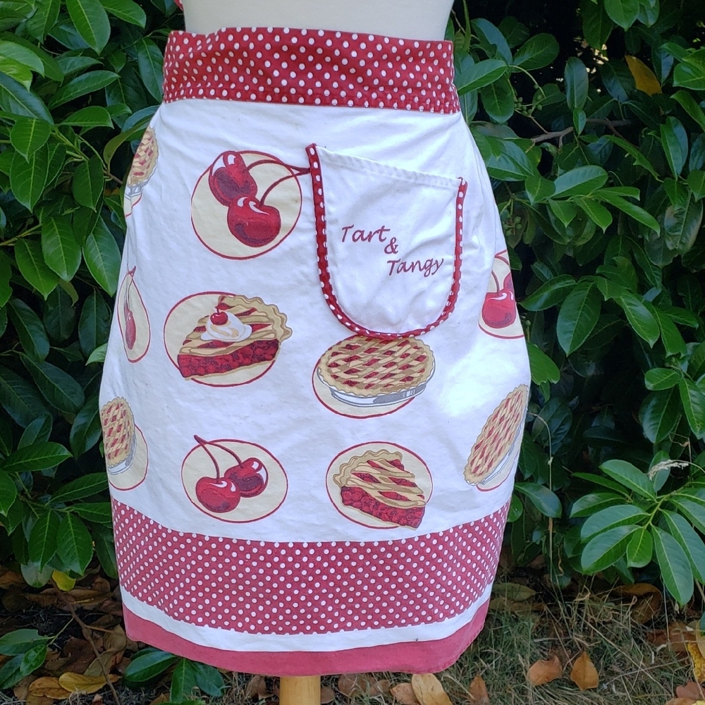 Betty Crocker Cherry Pie Print Apron 100% Cotton